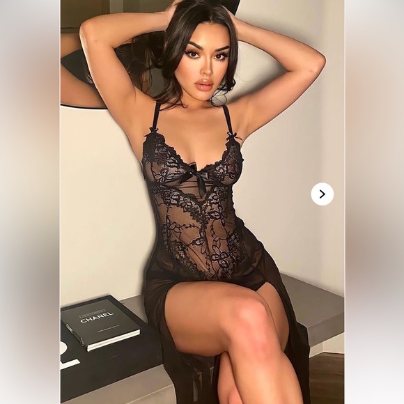 🦋 Sheer Black Lace Nightgown Gown with Slit on the side - Picture 6 of 7